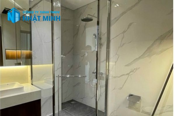 Phòng Tắm Kính Đứng Cửa Mở Quay