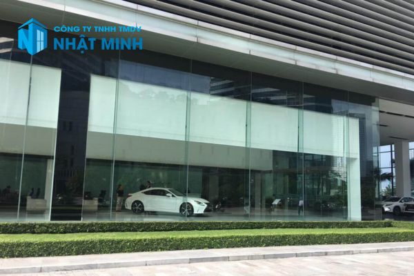 Vách Kính Cường Lực Mặt Tiền